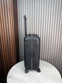 Дорожный чемодан Rimowa Distinct