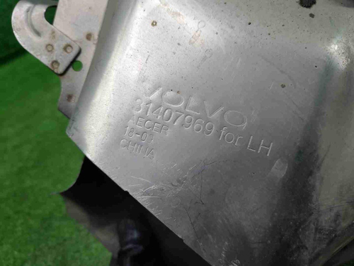 Насадка глушителя левая Volvo XC40 (2017-2022)