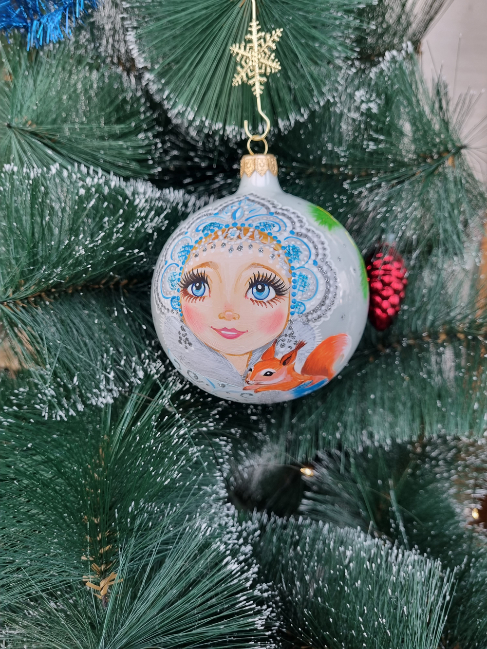 Шар стеклянный "снегурочка" ручная роспись