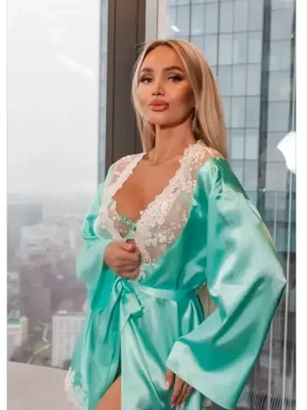 Женский халат кружевной с вышивкой