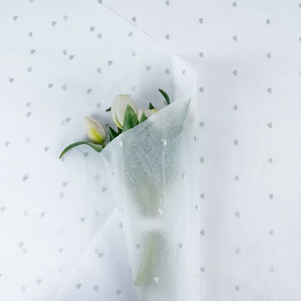 Бумага тишью "Сердечки" 50*70см Белый с серебряными серцами (20л)