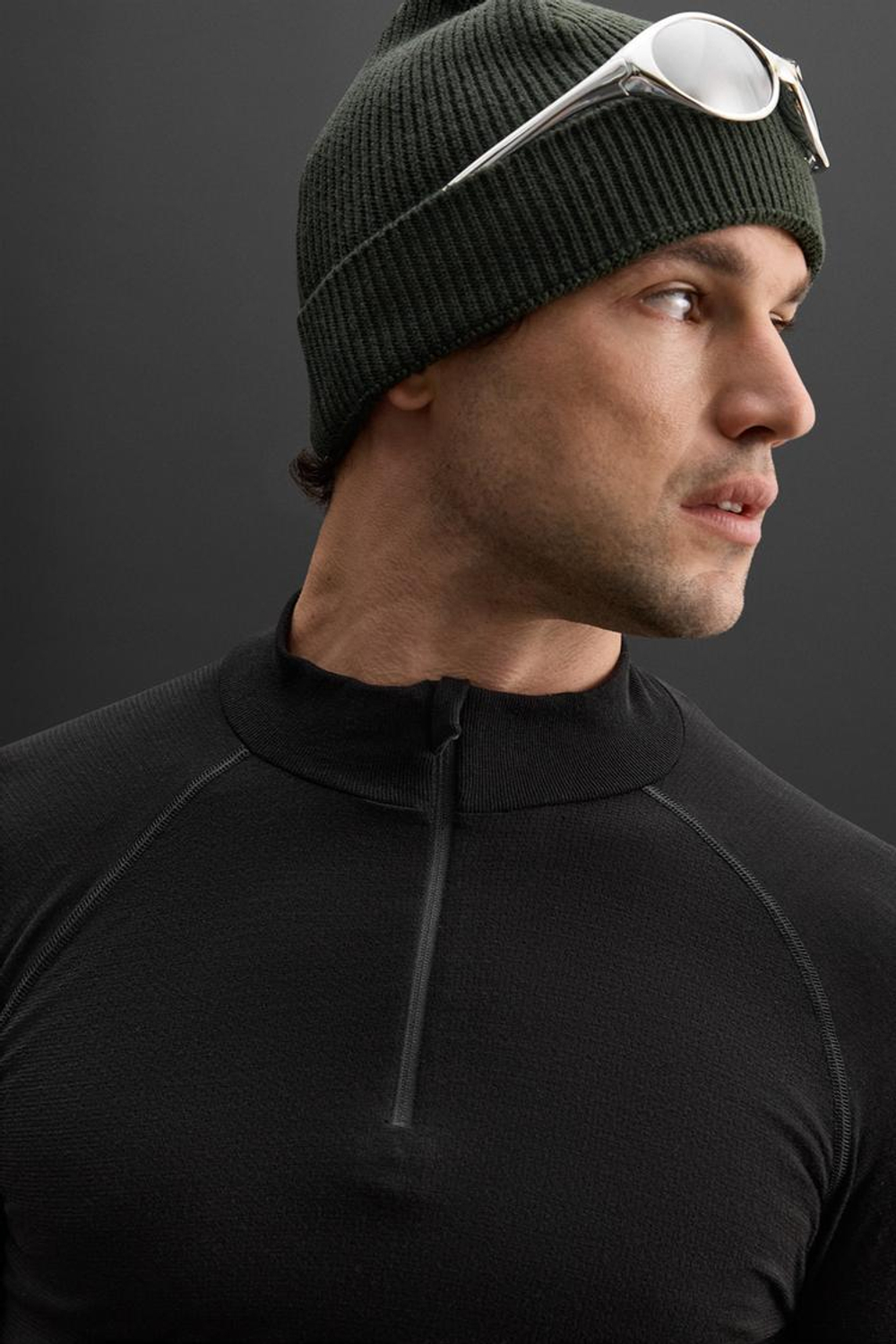 ZARA ФУТБОЛКА С ГОРЛОВИНОЙ НА МОЛНИИ, ЧЕРНЫЙ