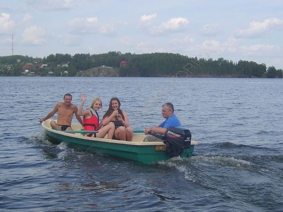 Стеклопластиковая лодка Нейва-4