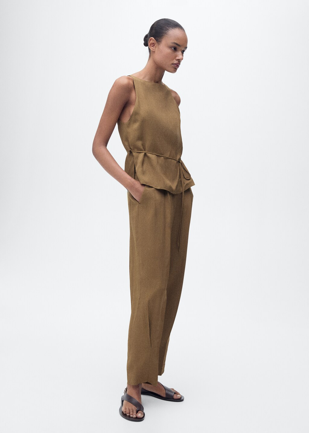 Брюки из смесового льна с защипами