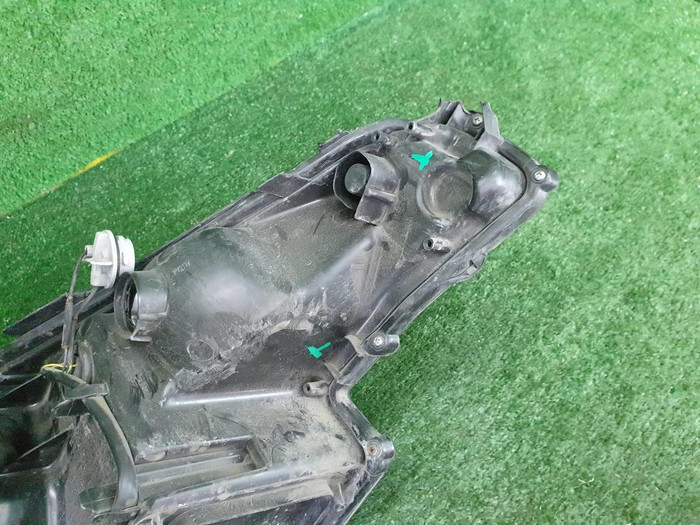 Фара левая Toyota C-HR (2016-2019) галоген