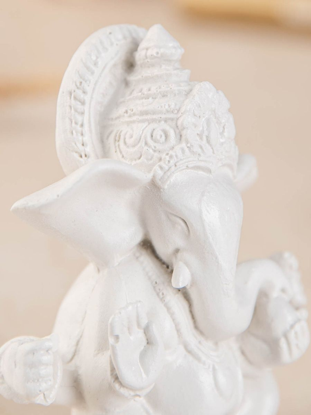 Статуэтка Ганеша на подставке лист