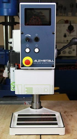 Настольный сверлильный станок Alzmetall Alztronic i12