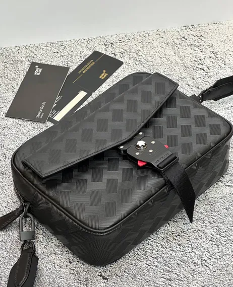 Сумка-мессенджер MONTBLANC EXTREME 3.0 C ПРЯЖКОЙ LOCK 4810 В ФОРМЕ ЛИТЕРЫ М