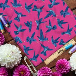 Ткань барби синие калибри на розовом фоне