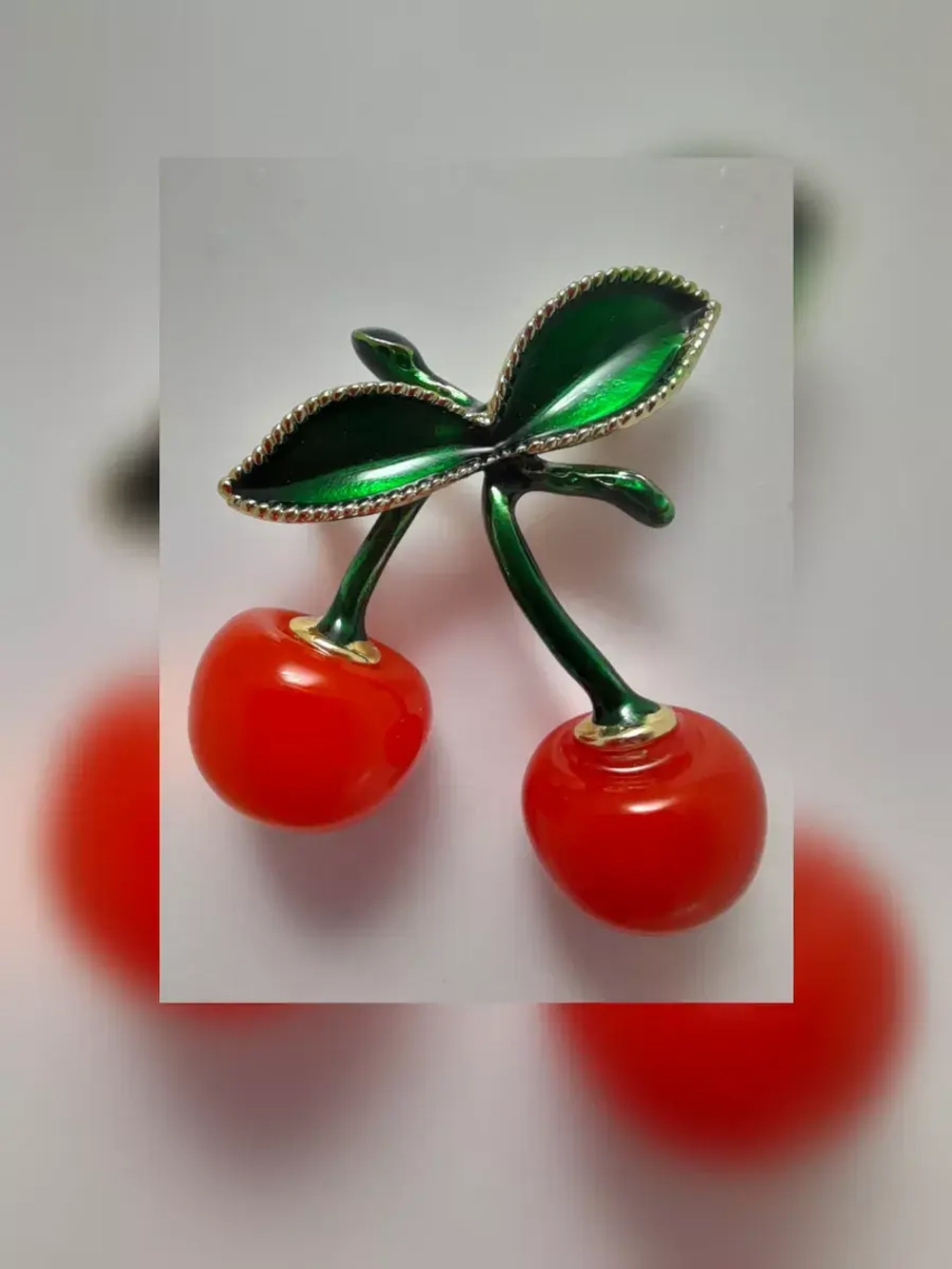 Брошь "Две вишенки"