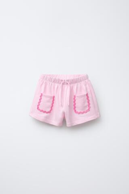 ZARA X CASA LAWA © ШОРТЫ-БЕРМУДЫ С ВОЛНИСТЫМИ ДЕТАЛЯМИ, КЛУБНИЧНЫЙ