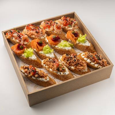 Большой сет брускетт с семгой и креветками