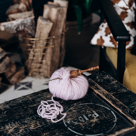 Железный крючок для вязания с деревянной ручкой из рябиной размером 0,8 мм. K129