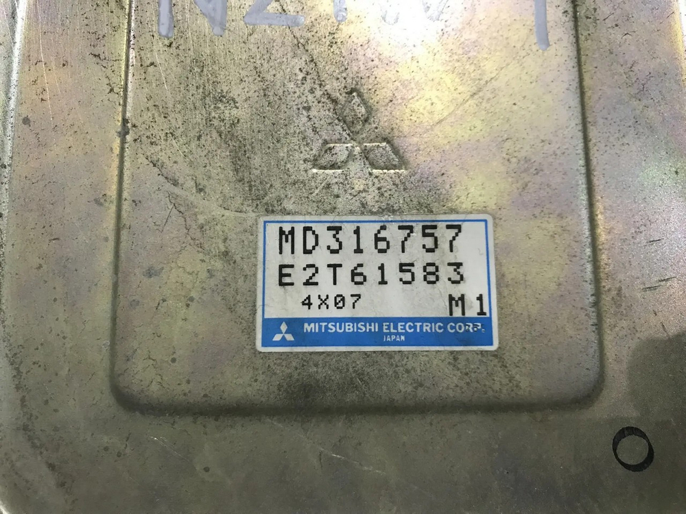 Компьютер двигателя MITSUBISHI RVR 1995