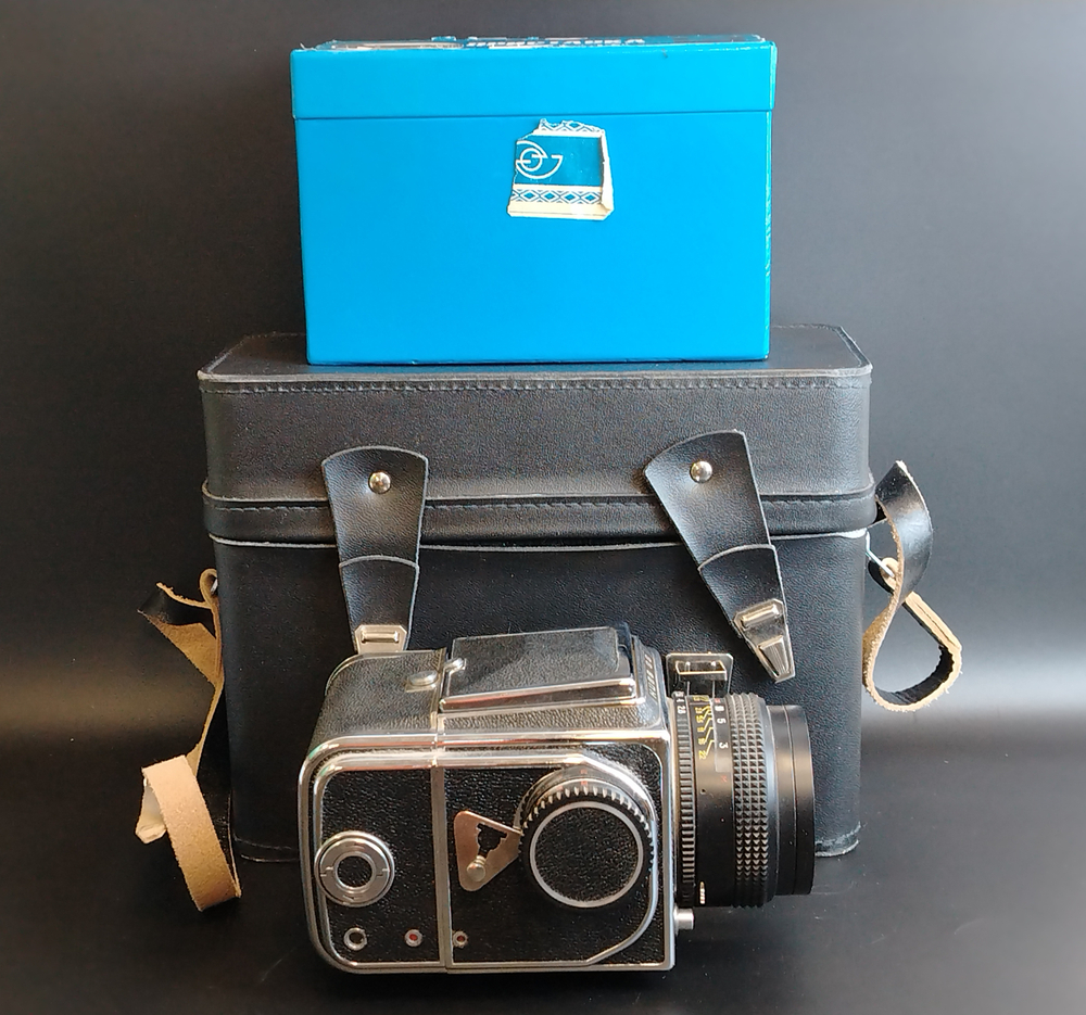 Фотоаппарат "Киев 88 TTL" с объективом Волна-3, чехол, кофр, оригинальная коробка. Комплект. СССР.