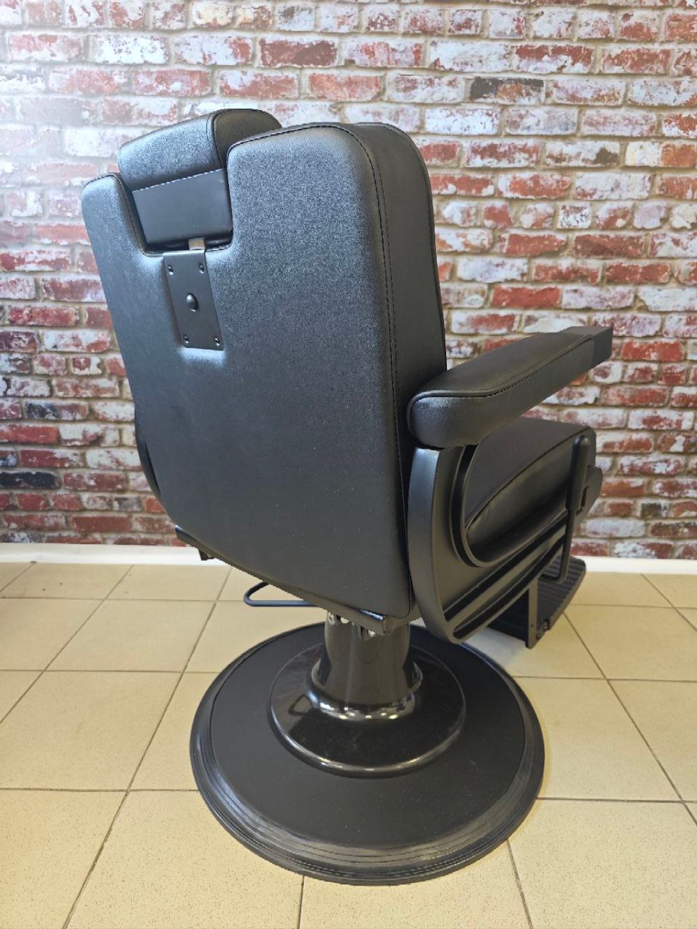 Кресло для барбершопа Бернард Блэк