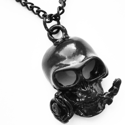 Кулон "Череп с розой черный" (27х18) на цепочке.