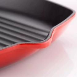 Le Creuset - Чугунная сковорода-гриль диаметром 26 см вишневого цвета. / артикул   20183260600422  / GTIN 024147232711