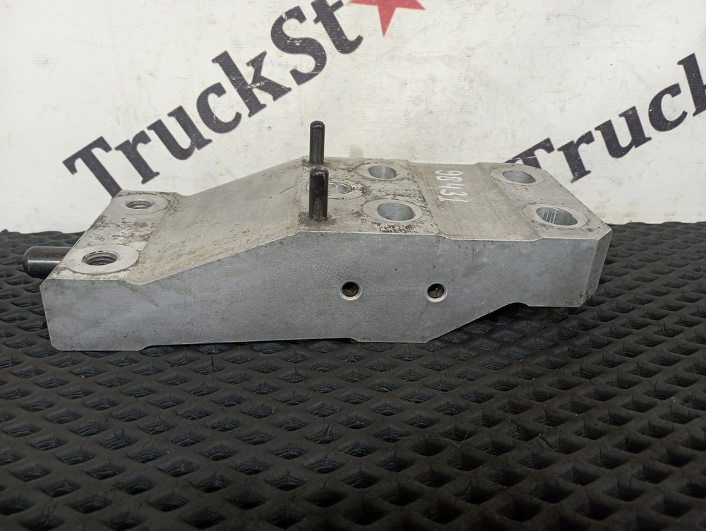 Кронштейн торсиона кабины 2020г