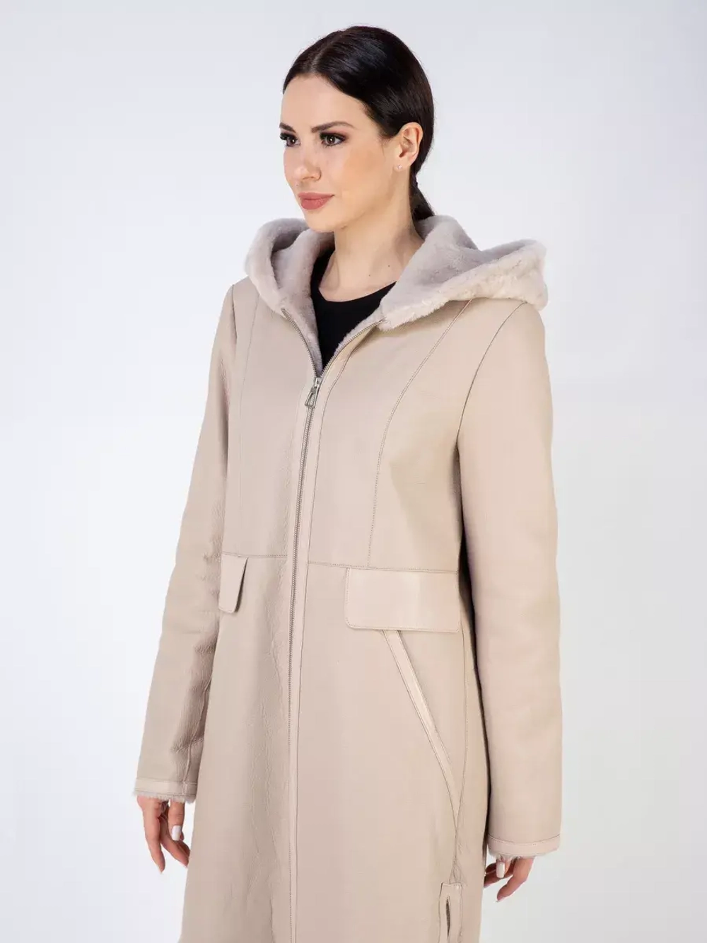 Дубленка зимняя натуральная с капюшоном