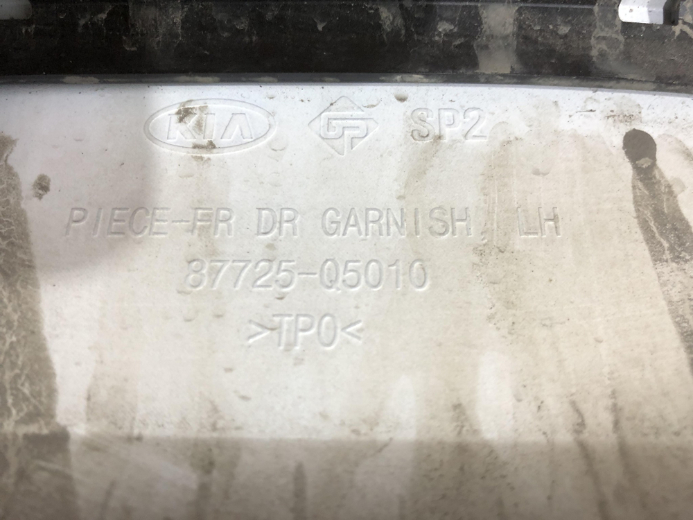 Накладка двери передней левой Kia Seltos 19-нв Б/У Оригинал 87725Q5010