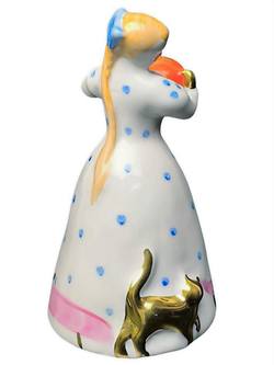 Фарфоровая статуэтка "Девушка с чайником" Дулево