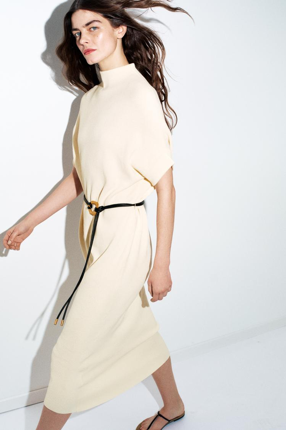 ZARA ТРИКОТАЖНОЕ ПЛАТЬЕ С РЕМНЕМ, ЭКРЮ