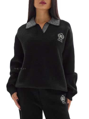 Черный костюм с вышивкой и воротом-поло