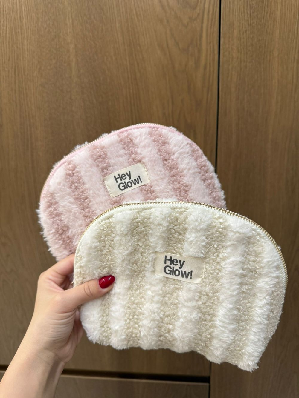 HEY GLOW  Плюшевая косметичка в полоску (коричнево-розово-молочную)