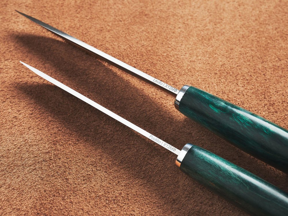 Спарка Финских ножей, сталь Х12МФ, рукоять зеленая стабилизированная карельская береза