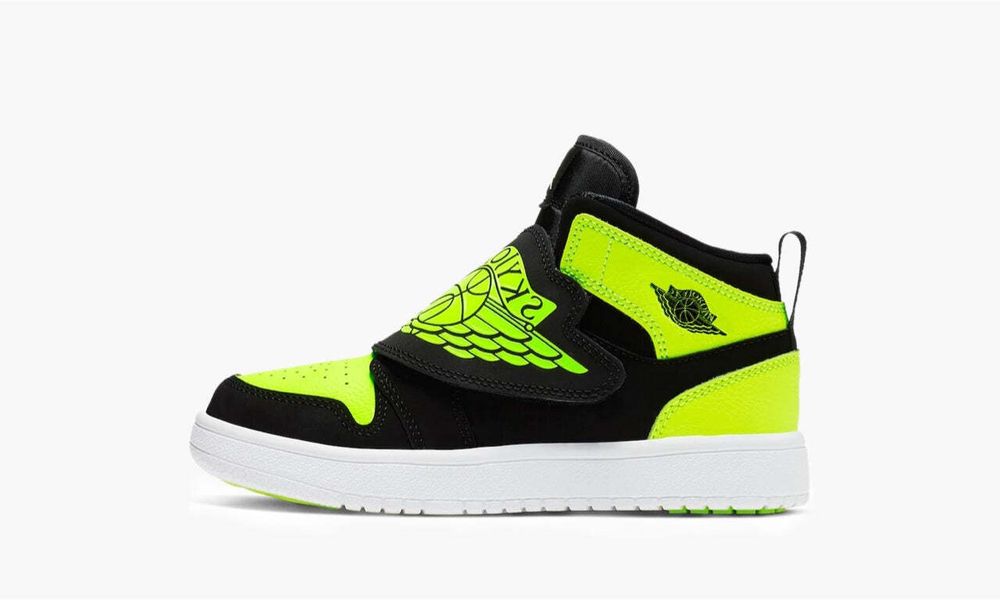 Sky Jordan 1 PS &quot;Black Volt&quot;