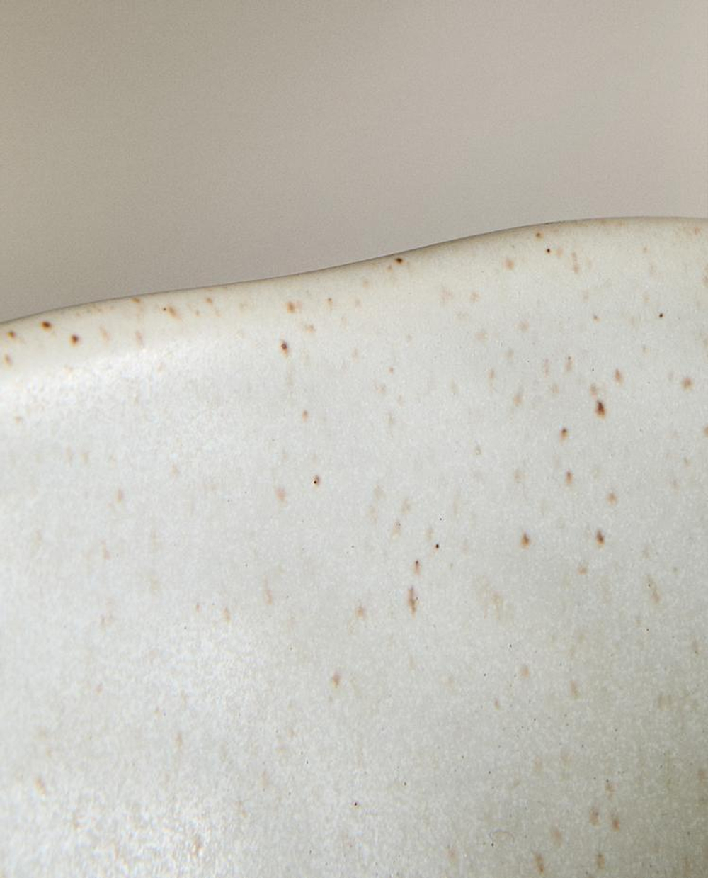 ZARA HOME САЛАТНИЦА С РЕЛЬЕФНЫМ УЗОРОМ, КРЕМОВЫЙ