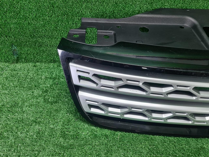 Решетка радиатора Land-Rover Discovery 5 (2016-2021)