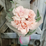 Букет из 5 французских роз с эвкалиптом