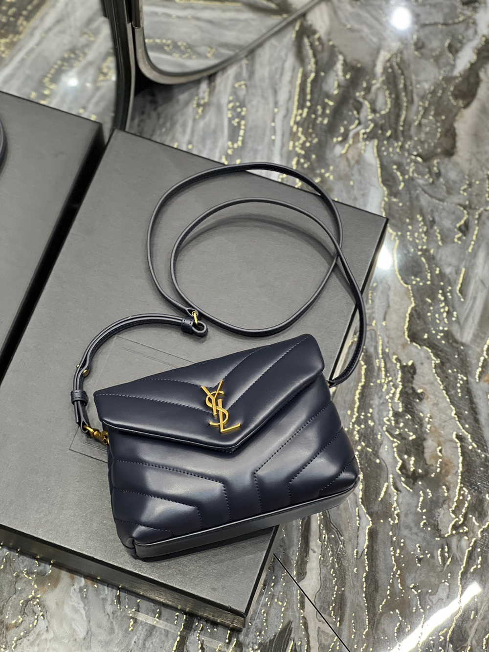 Saint Laurent Loulou 20 cm