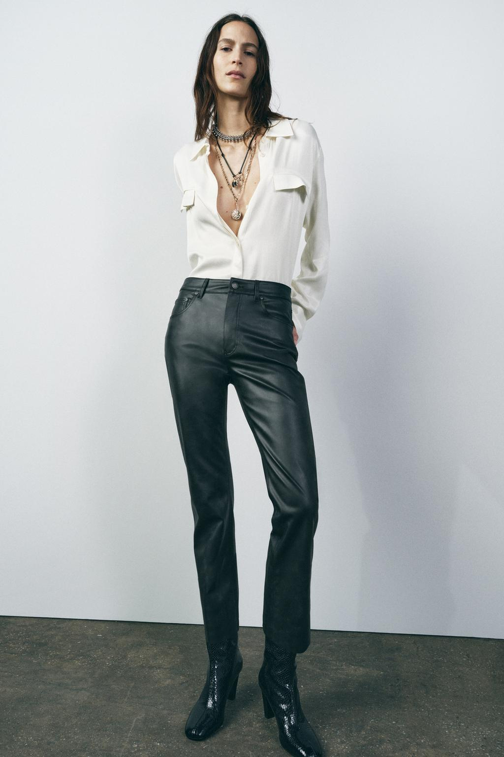 Укороченные брюки bootcut из искусственной кожи — zw collection