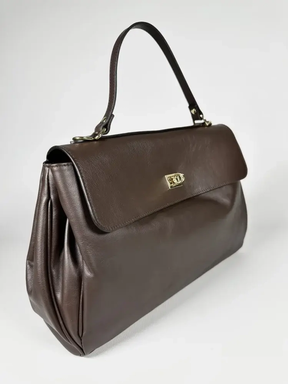 Женская сумка из натуральной кожи ягненка коричневого цвета