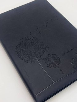 Блокнот 135 л. В5 25*17,5 см лин. черный одуванчик  (7670-8)