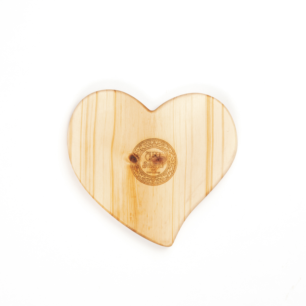 Деревянная менажница из кедра для подачи блюд и закусок с гравировкой "Listen to your heart"