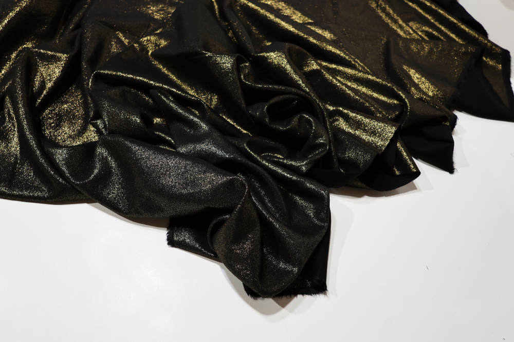 Вискоза с накатом. Золото на черном