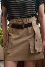 Юбка из джинсовой ткани с карманами и двойным ремнем