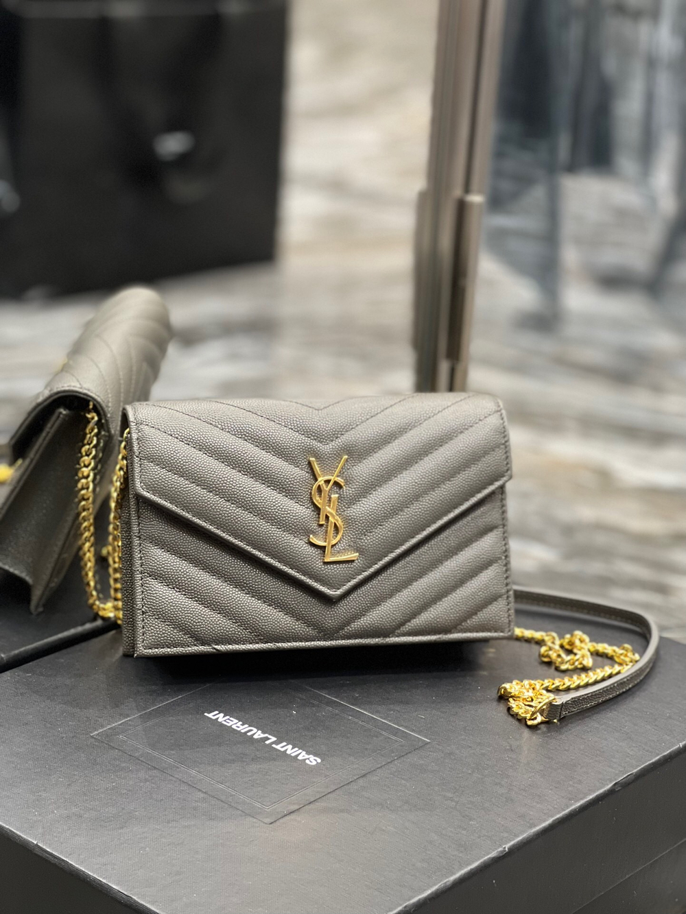 Saint Laurent WOC 19 cm