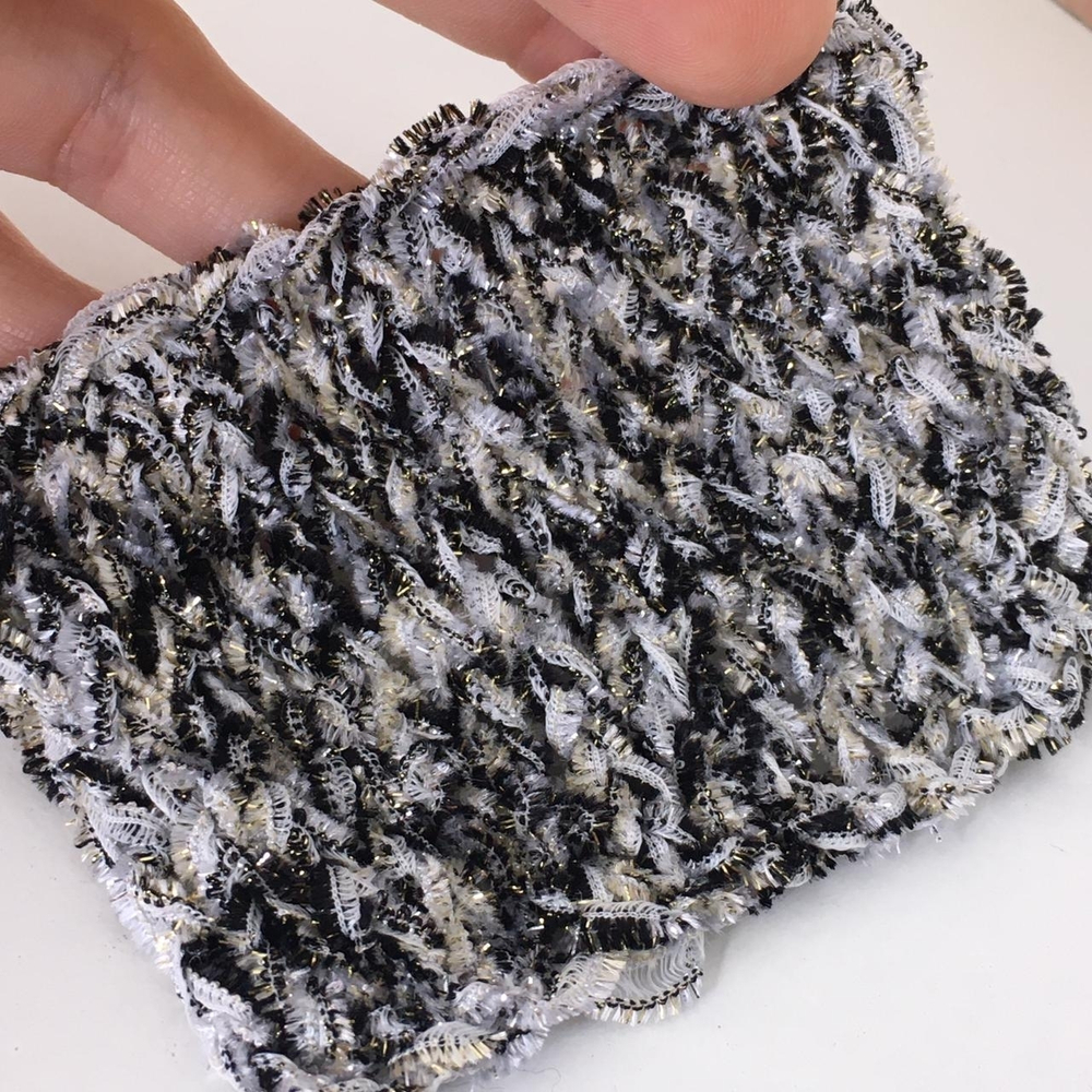 67% Royal вискоза 21% фибра 12% фибра металлизированная Lineapiu Cristallo 230м/100гр col 3266 Lame Oro/ Nero Bianco. Есть мал. бобинка 93гр.