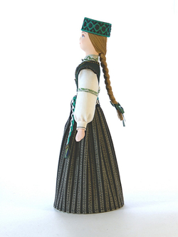 Кукла фарфоровая Латышка в национальном костюме