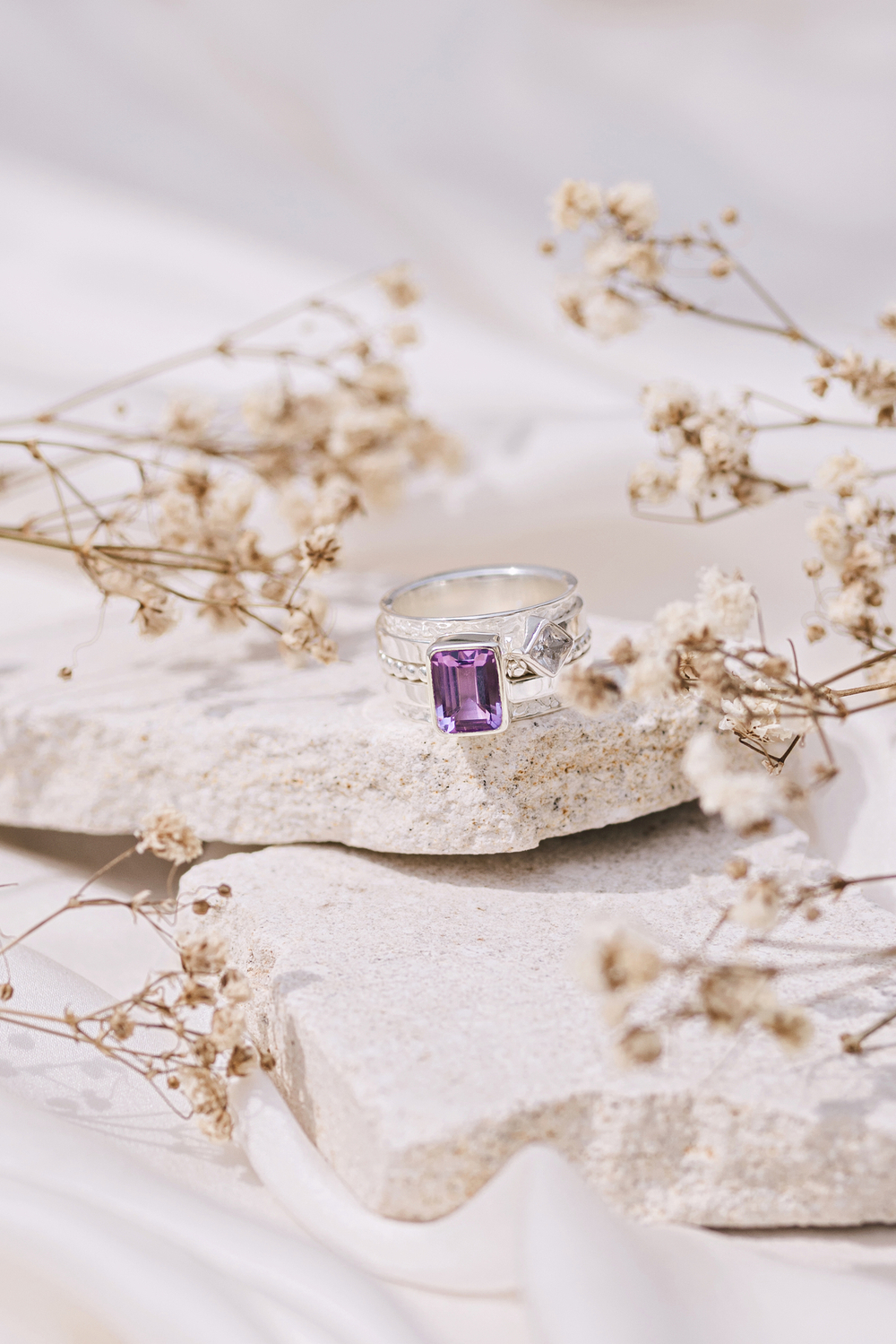 Кольцо «Мозаик» раф прямоугольный с аметистом и ромбом белый циркон