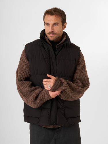 Черный утепленный жилет QWE