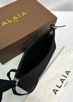 Женская сумка Alaia Le Click East West черного цвета замшевая