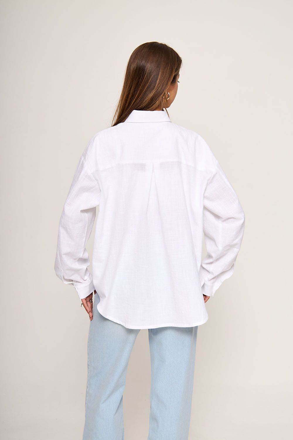 Рубашка с карманом из хлопка baby cotton белого цвета