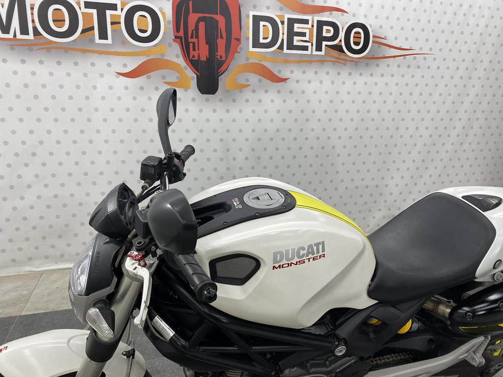 Ducati Monster 696 2011