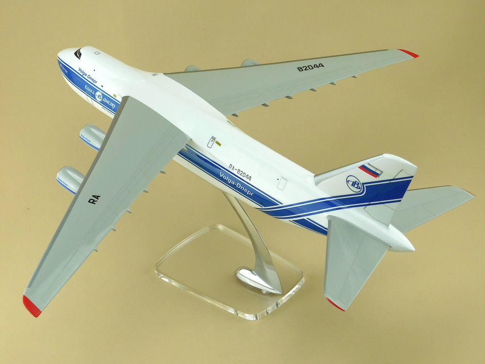 Модель самолета Ан-124-100 (М1:144, Волга-Днепр, RA-82044)